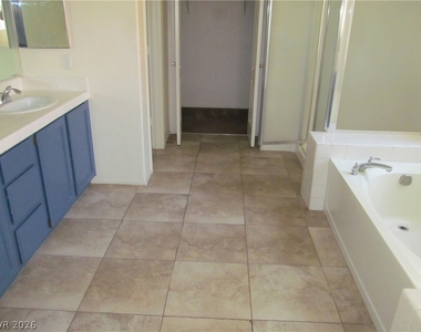 8701 Crescent Ridge Lane - Photo Thumbnail 19