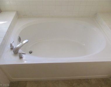 8701 Crescent Ridge Lane - Photo Thumbnail 20