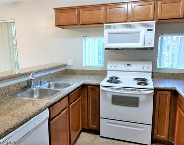 2101 Blue Breeze Drive - Photo Thumbnail 4