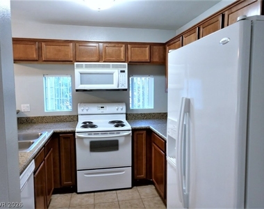 2101 Blue Breeze Drive - Photo Thumbnail 5