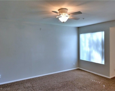 2101 Blue Breeze Drive - Photo Thumbnail 2