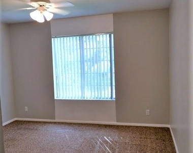 2101 Blue Breeze Drive - Photo Thumbnail 8