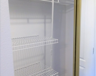 2101 Blue Breeze Drive - Photo Thumbnail 17