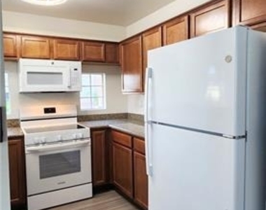 2121 Blue Breeze Drive - Photo Thumbnail 9