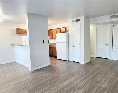 2121 Blue Breeze Drive - Photo Thumbnail 3
