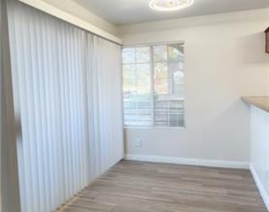 2121 Blue Breeze Drive - Photo Thumbnail 4