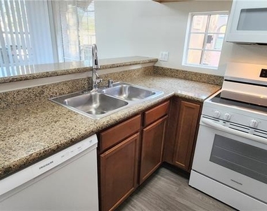 2121 Blue Breeze Drive - Photo Thumbnail 8