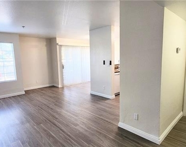 2121 Blue Breeze Drive - Photo Thumbnail 2