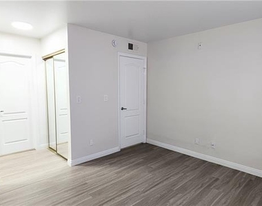 2121 Blue Breeze Drive - Photo Thumbnail 15