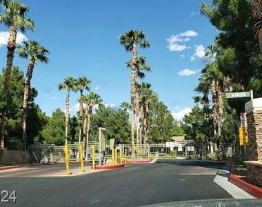 2121 Blue Breeze Drive - Photo Thumbnail 19