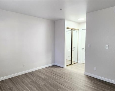 2121 Blue Breeze Drive - Photo Thumbnail 17
