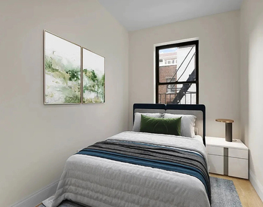 W11th Street in West Village - Photo Thumbnail 3