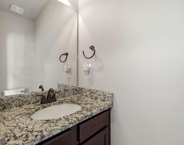 4910 Belcrest Way - Photo Thumbnail 7