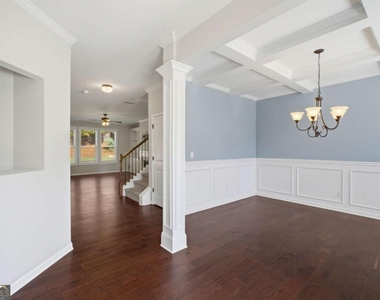 4910 Belcrest Way - Photo Thumbnail 5