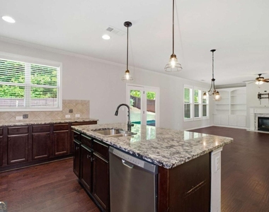 4910 Belcrest Way - Photo Thumbnail 14