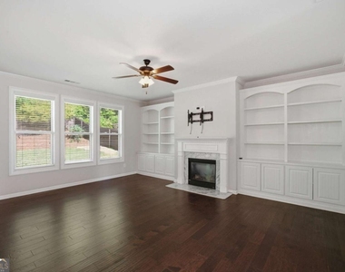 4910 Belcrest Way - Photo Thumbnail 9