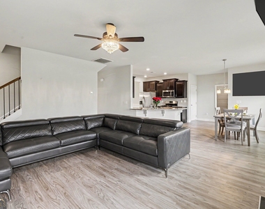 837 Everleigh Court - Photo Thumbnail 4