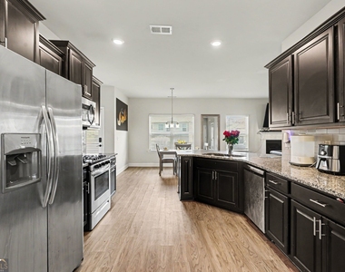 837 Everleigh Court - Photo Thumbnail 6