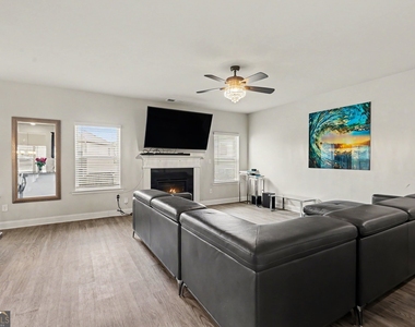 837 Everleigh Court - Photo Thumbnail 3