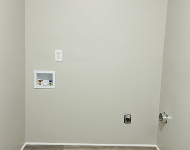 6165 Radford Drive - Photo Thumbnail 15