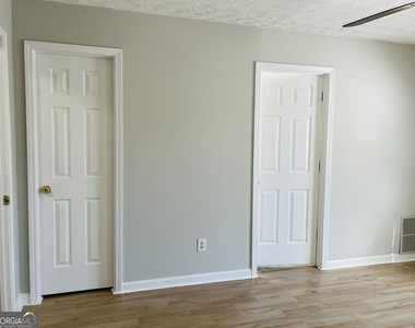 5612 Feldwood Road - Photo Thumbnail 18