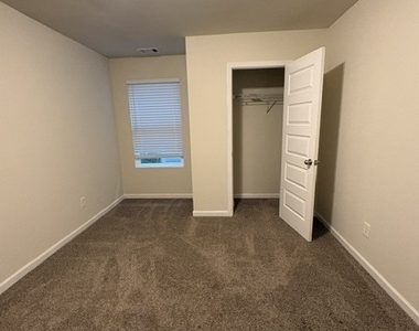 661 Carlton Pointe Drive - Photo Thumbnail 11