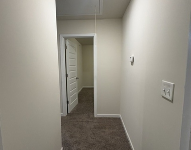 661 Carlton Pointe Drive - Photo Thumbnail 9