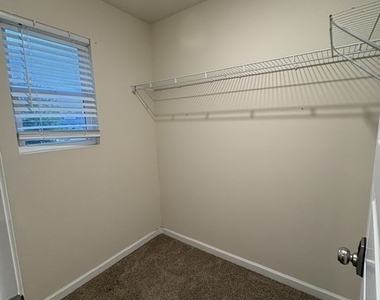 661 Carlton Pointe Drive - Photo Thumbnail 8