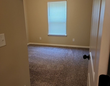 628 Oakside Place - Photo Thumbnail 17