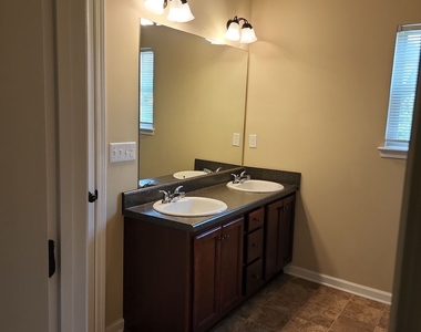 628 Oakside Place - Photo Thumbnail 10