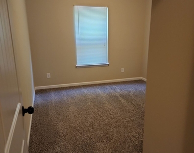 628 Oakside Place - Photo Thumbnail 14