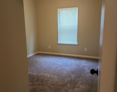 628 Oakside Place - Photo Thumbnail 18