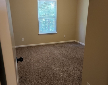 628 Oakside Place - Photo Thumbnail 15