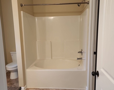 628 Oakside Place - Photo Thumbnail 12