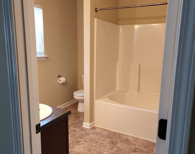 628 Oakside Place - Photo Thumbnail 11
