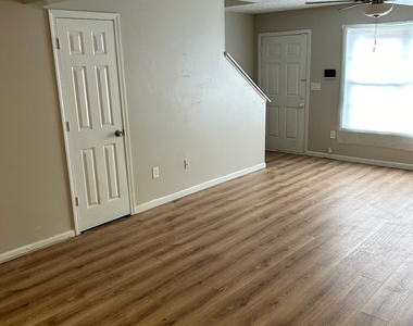 200 Westridge Drive - Photo Thumbnail 2