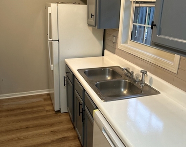 200 Westridge Drive - Photo Thumbnail 3