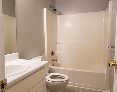 130 Oak Park Terrace - Photo Thumbnail 10