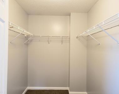 130 Oak Park Terrace - Photo Thumbnail 17