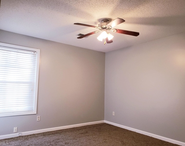 130 Oak Park Terrace - Photo Thumbnail 11