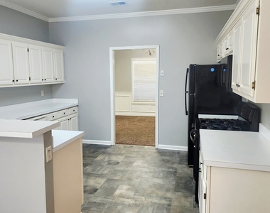 130 Oak Park Terrace - Photo Thumbnail 3