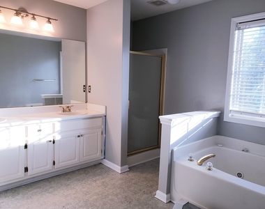 130 Oak Park Terrace - Photo Thumbnail 16