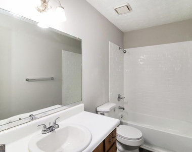 307 Hamilton Glenn - Photo Thumbnail 11