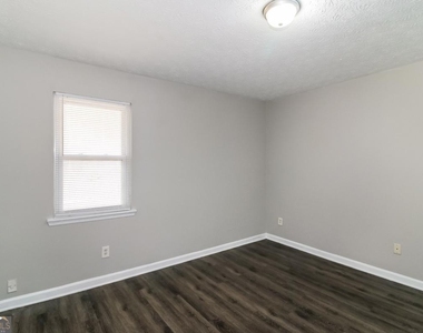 307 Hamilton Glenn - Photo Thumbnail 8
