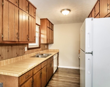 307 Hamilton Glenn - Photo Thumbnail 5