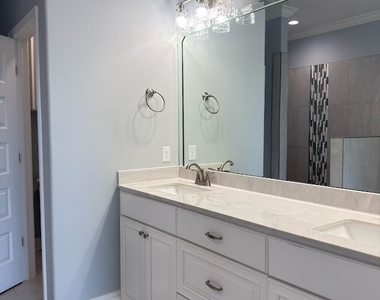 142 Ryan Nicholas Drive - Photo Thumbnail 14