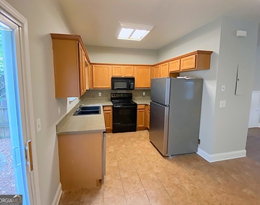 145 Bowen Street - Photo Thumbnail 5