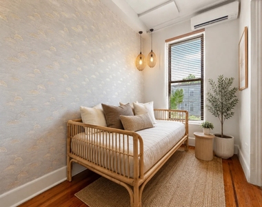 504 Monroe Street - Photo Thumbnail 5