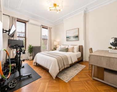504 Monroe Street - Photo Thumbnail 4