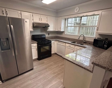 1089 Ashbury Drive - Photo Thumbnail 4
